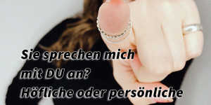 Beitragsbild des Blogbeitrags SIE sprechen mich mit DU an? Höfliche oder persönliche Ansprache im Internet? Sichtbarkeit im Internet