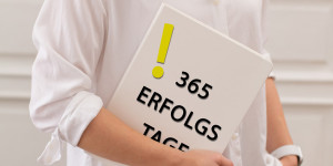 Beitragsbild des Blogbeitrags 365 Tage Erfolgstagebuch // DEIN Arbeitsbuch für DEIN Jahr // Schritt für Schritt zu deinem Ziel von Markus Flicker 