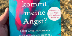 Beitragsbild des Blogbeitrags Woher kommt meine Angst? Echte Angstreaktionen von biologischen Mustern des Körpers unterscheiden und überwinden von Dr. Ellen Vora VAK Verlag