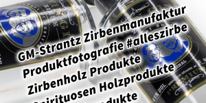 Beitragsbild des Blogbeitrags GM-Strantz Zirbenmanufaktur Produktfotografie #alleszirbe Zirbenholz Produkte Spirituosen Holzprodukte Wohlfühlprodukte