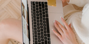 Beitragsbild des Blogbeitrags Bist du Konsument oder Produzent? Wie ist dein Verhalten im Internet? Vom Zeitfresser zu mehr Sichtbarkeit im Internet!