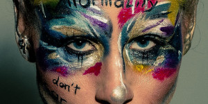 Beitragsbild des Blogbeitrags Extreme Avant Garde Make Up Female Model Studio Fotostudio Fotosession