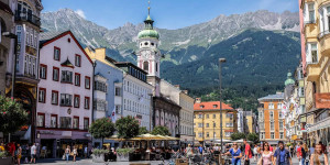 Beitragsbild des Blogbeitrags From Mountains to Modernity – A Guide on Things to Do in Innsbruck, Austria