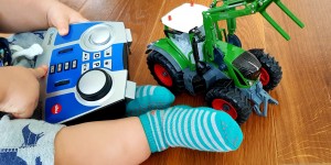 Beitragsbild des Blogbeitrags Siku Fendt 933 Vario mit Bluetooth-Fernsteuerung im Test