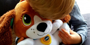 Beitragsbild des Blogbeitrags VTech Sprich mit mir Hündchen – animiert zum Sprechenlernen
