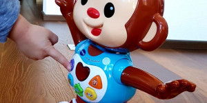 Beitragsbild des Blogbeitrags Das Lustige Tanzäffchen von VTech motiviert Kinder zur Bewegung