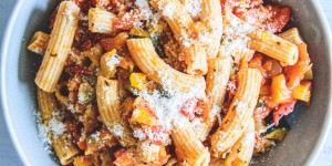 Beitragsbild des Blogbeitrags Gesunde Pasta mit Gemüsesugo