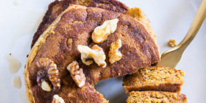 Beitragsbild des Blogbeitrags Gesunde vegane Kürbis-Pancakes