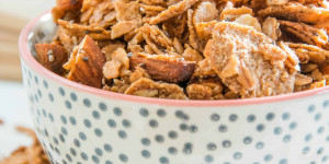 Beitragsbild des Blogbeitrags Vanille-Mandel-Granola