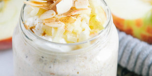 Beitragsbild des Blogbeitrags Low carb Apfel-Mandel-Zimt Overnight Oats 