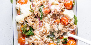 Beitragsbild des Blogbeitrags Vegane Baked Feto Pasta