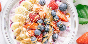 Beitragsbild des Blogbeitrags Mein Lieblingsmüsli: Schnelles Beeren-Bananen-Müsli