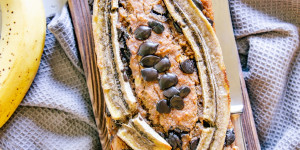 Beitragsbild des Blogbeitrags Gesundes veganes Chocolate Chip Bananenbrot