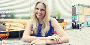 Beitragsbild des Blogbeitrags Interview mit Ö3-Moderatorin Lisa Hotwagner