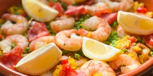 Beitragsbild des Blogbeitrags Paella con camarones y pollo