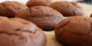 Beitragsbild des Blogbeitrags Kekse mit Schokolade und Espresso