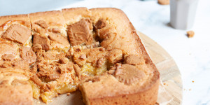 Beitragsbild des Blogbeitrags Karamell Blondies mit braunem Zucker