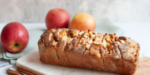 Beitragsbild des Blogbeitrags Herbstliches Apfel Zimt Zupfbrot