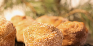 Beitragsbild des Blogbeitrags Einfache Zimt und Zucker Cruffins aus Plunderteig