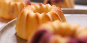 Beitragsbild des Blogbeitrags Einfache Quark-Muffins mit Blaubeeren und Zitrone