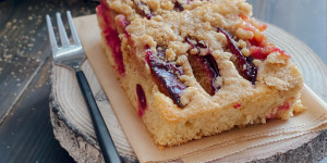 Beitragsbild des Blogbeitrags Zwetschgenkuchen aus Rührteig mit knackigen Streuseln