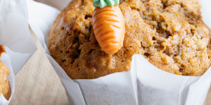 Beitragsbild des Blogbeitrags Karotten Muffins: Ein Oster-Klassiker