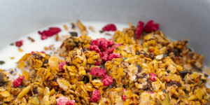 Beitragsbild des Blogbeitrags Herbst Granola mit Kürbis 