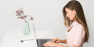 Beitragsbild des Blogbeitrags First Online Date Vs. Online Job Interview: 3 Important Differences