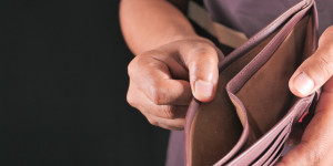 Beitragsbild des Blogbeitrags Schulden und Konsum gehen Hand in Hand