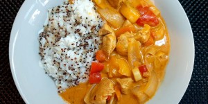 Beitragsbild des Blogbeitrags Thai Curry mit Quinoa-Reis |Asiatischer Klassiker 