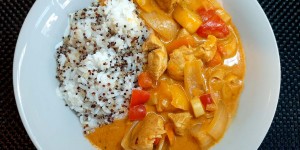 Beitragsbild des Blogbeitrags Thai Curry mit Quinoa-Reis |Asiatischer Klassiker