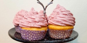 Beitragsbild des Blogbeitrags Beeren Cupcakes | Beerige Mini-Kuchen 