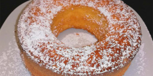 Beitragsbild des Blogbeitrags Eierlikörgugelhupf | Schneller Sonntagskuchen