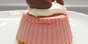 Beitragsbild des Blogbeitrags No Bake Himbeer Joghurt Törtchen