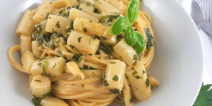 Beitragsbild des Blogbeitrags Spargel Parmesan Pasta | Saisonaler Spargelgenuss