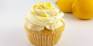 Beitragsbild des Blogbeitrags Zitronencupcakes | Fruchtige Sommercupcakes 