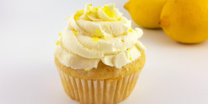 Beitragsbild des Blogbeitrags Zitronencupcakes | Fruchtige Sommercupcakes