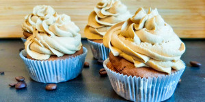 Beitragsbild des Blogbeitrags Köstliche Kaffee-Cupcakes | Einfaches Rezept