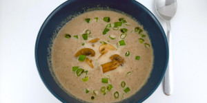 Beitragsbild des Blogbeitrags Einfache Champignoncremesuppe