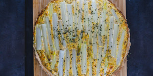 Beitragsbild des Blogbeitrags Herzhafte Spargel Quiche 