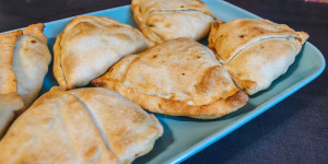 Beitragsbild des Blogbeitrags Knusprige Samosas aus der Heißluftfritteuse | Indische Küche mal anders