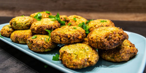Beitragsbild des Blogbeitrags Falafel Rezept für die Heißluftfritteuse