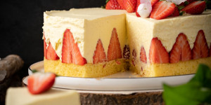 Beitragsbild des Blogbeitrags Erdbeer Vanillecreme Torte – Muttertagstorte 