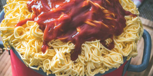 Beitragsbild des Blogbeitrags Spaghetti Motivtorte [Schritt für Schritt Anleitung] 