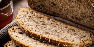 Beitragsbild des Blogbeitrags Walnuss Honig Brot – das Brotrezept der GW Tirol