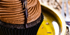 Beitragsbild des Blogbeitrags Triple Chocolate Fudge Cupcakes