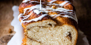 Beitragsbild des Blogbeitrags Nussstriezel – Rezept für den Germteigklassiker
