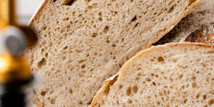 Beitragsbild des Blogbeitrags Haferflockenbrot – luftiges, italienisches Brot mit Lievito Madre 