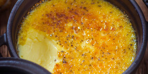 Beitragsbild des Blogbeitrags Crème brûlée – so gelingt sie dir ganz einfach 
