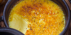 Beitragsbild des Blogbeitrags Crème brûlée – so gelingt sie dir ganz einfach